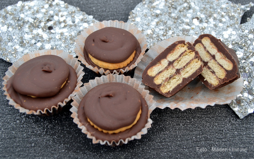Mini kiksekager med chokolade-karamel trøffel.