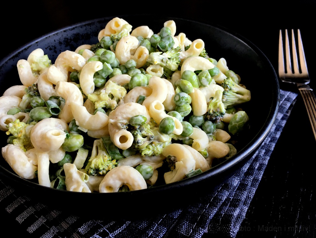 Grøn pastasalat med broccoli og ærter…