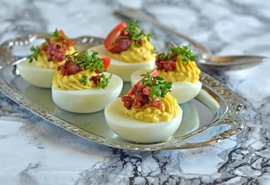 Fyldte æg (deviled eggs) – nem opskrift.